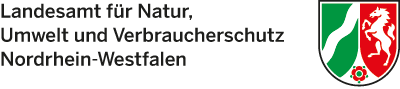 Der Schriftzug "Landesamt für Natur, Umwelt und Verbraucherschutz Nordrhein-Westfalen" neben dem Wappen von Nordrhein-Westfalen